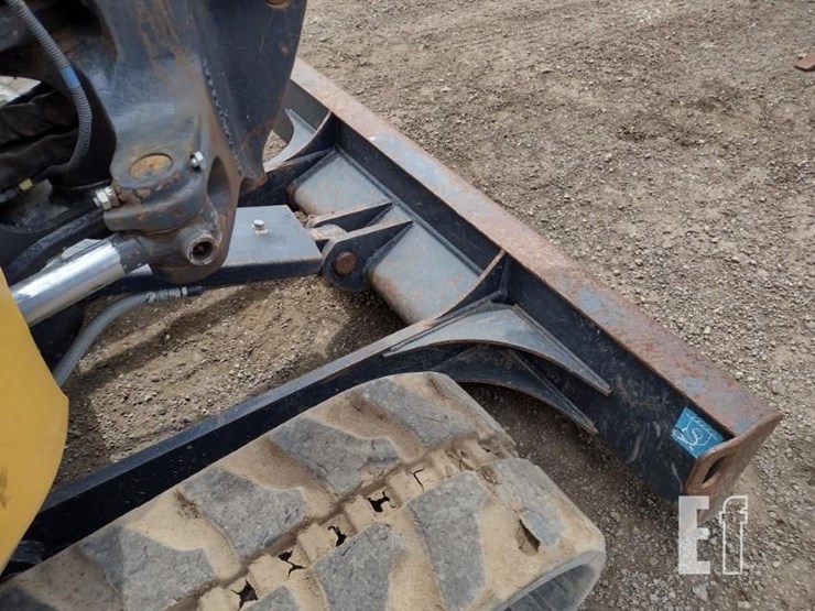 2021-deere-26g-image-21