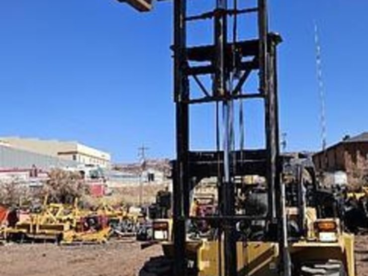 2012-all-terrain-forklift-image-15