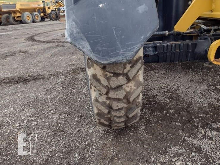 2013-caterpillar-tl642c-image-22