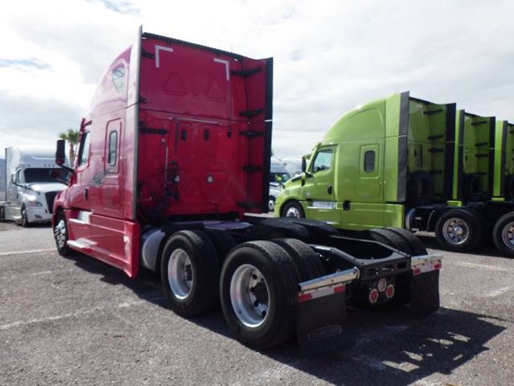 2022-freightliner-cascadia-126-image-10