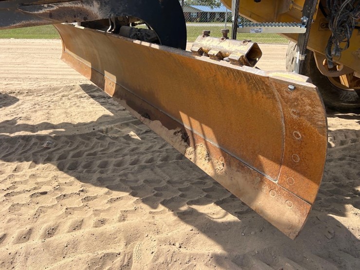 2008-deere-672d-image-17