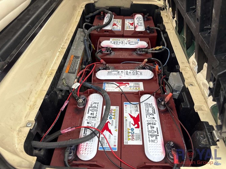 2010-club-car-electric-cart-image-10