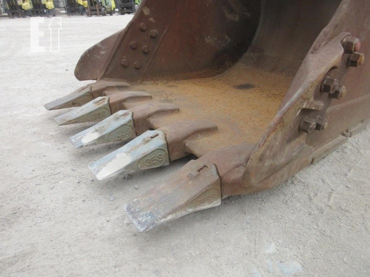 2018-caterpillar-320-image-17