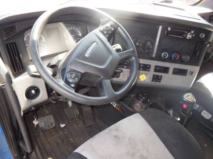 2020-freightliner-cascadia-126-image-13