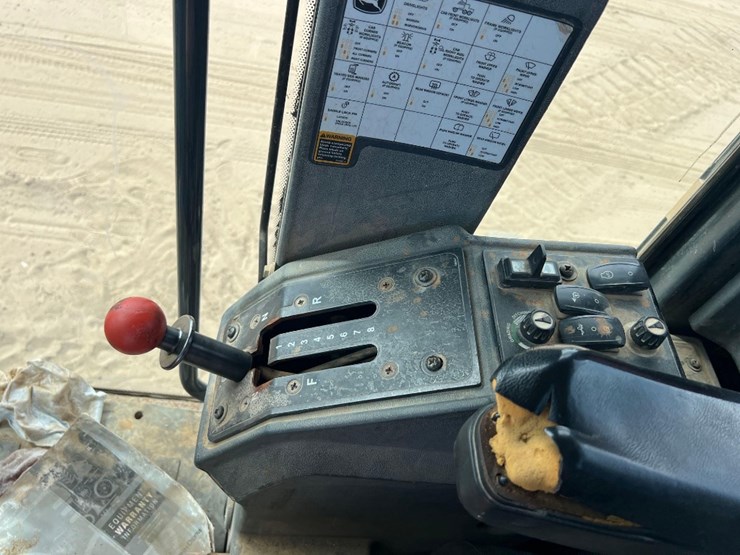 2008-deere-672d-image-33