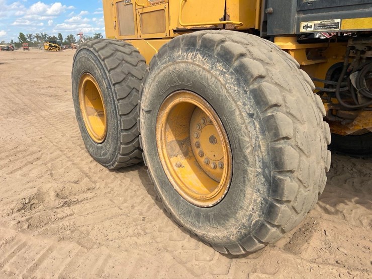 2008-deere-672d-image-29