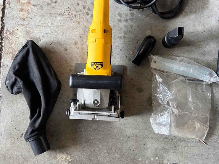 dewalt-wood/steel-planer-image-1