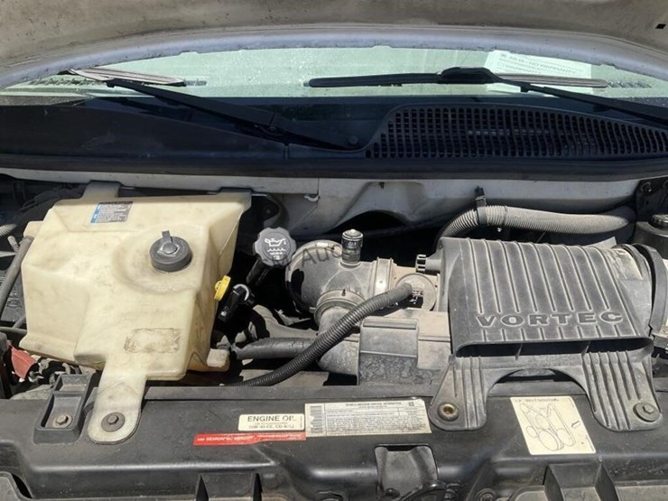 2004-gmc-3500-image-12