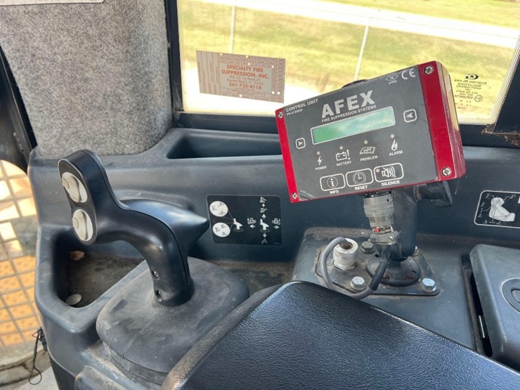 2015-deere-1050k-image-39