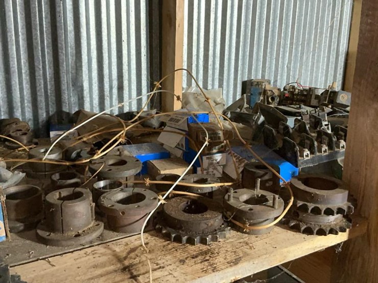 #153-•-sprockets,-cylinders,-and-assorted-parts-image-38