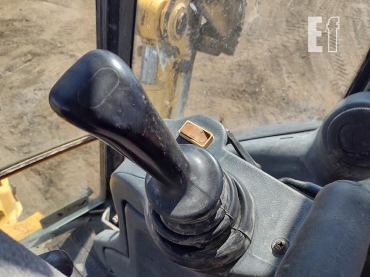 2010-deere-710j-image-13