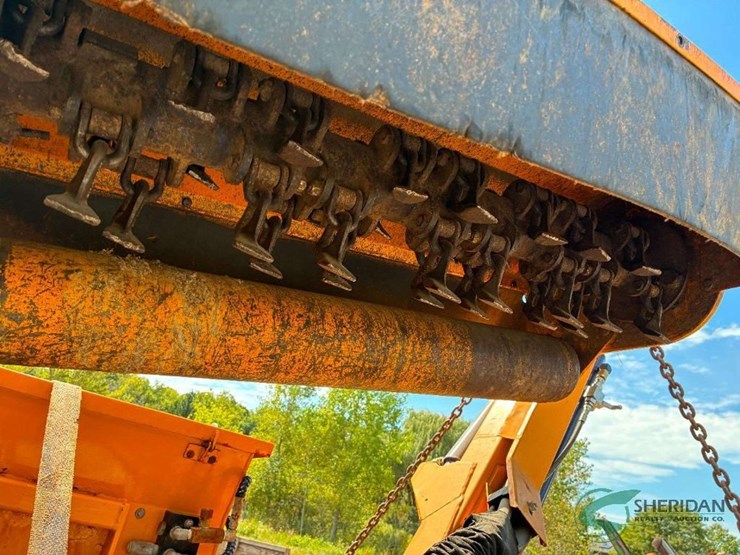 2014-trackless-model-mt6-with-numerous-like-new-attachments-image-7