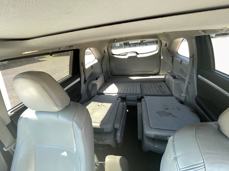 2016-toyota-highlander-image-28
