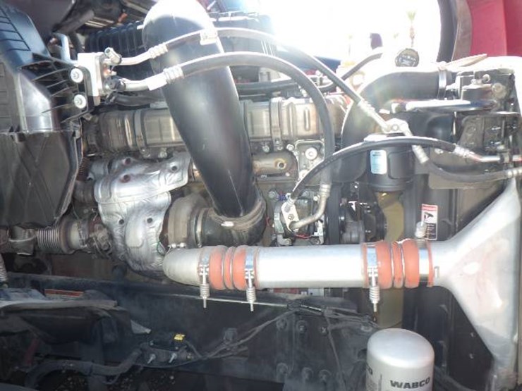 2020-freightliner-cascadia-126-image-17