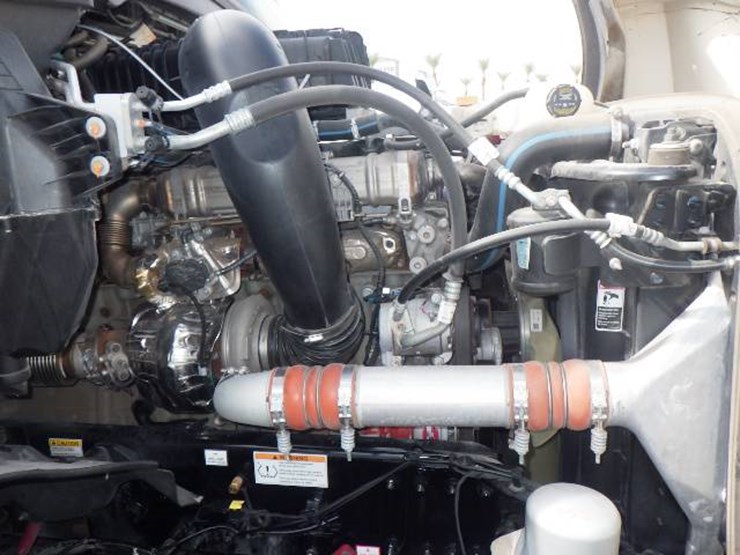 2024-freightliner-cascadia-126-image-15