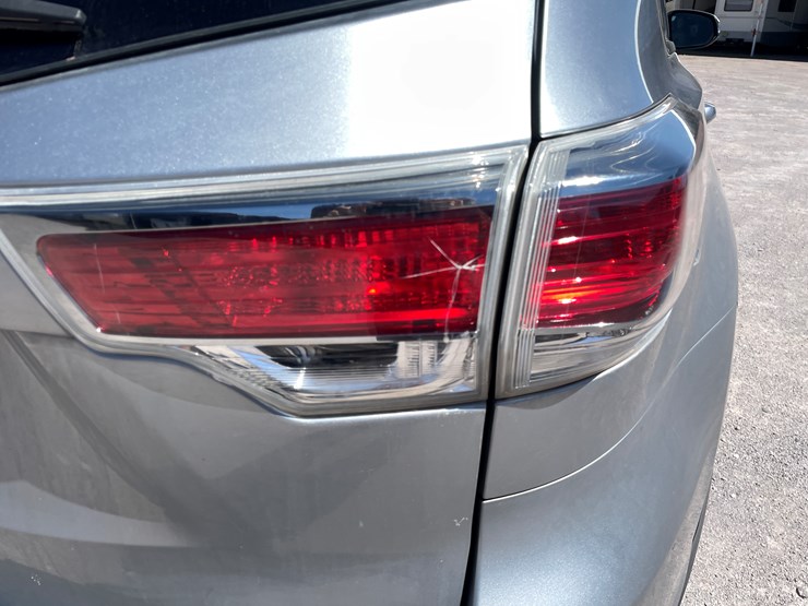 2016-toyota-highlander-image-21