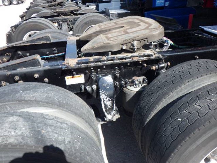 2020-freightliner-cascadia-126-image-5