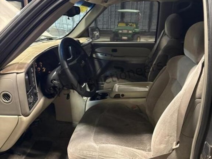 2001-chevrolet-tahoe-image-26