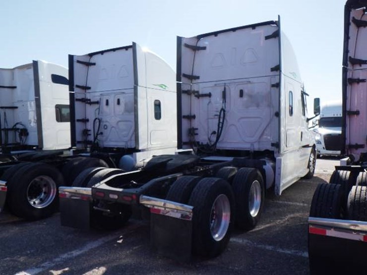 2022-freightliner-cascadia-126-image-7