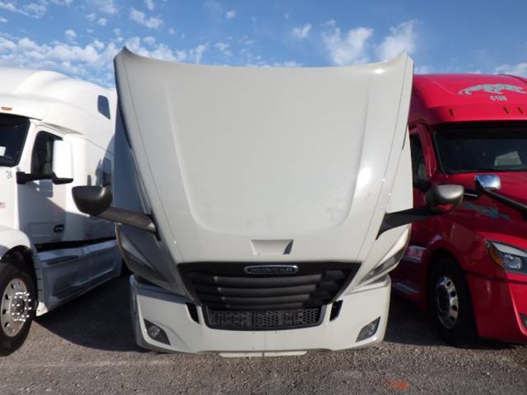 2023-freightliner-cascadia-126-image-15
