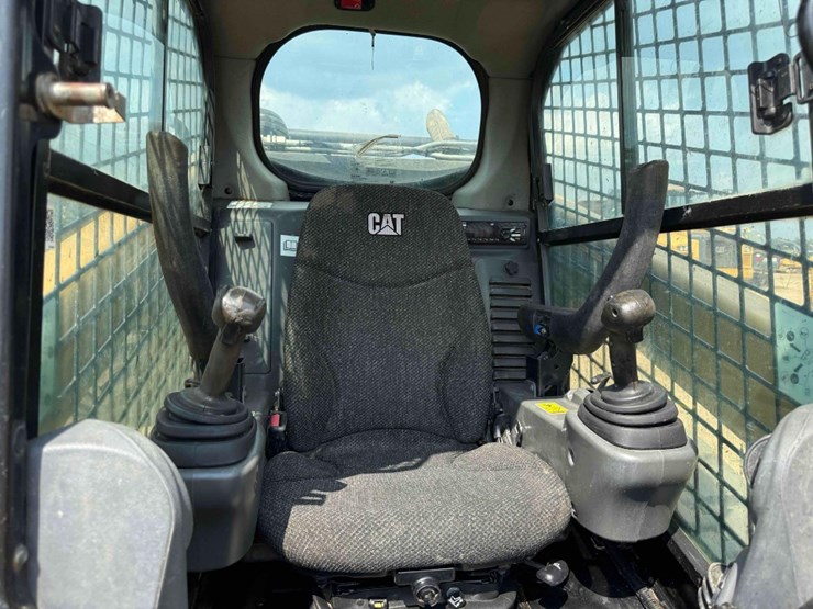 2018-caterpillar-299d2-xhp-image-24