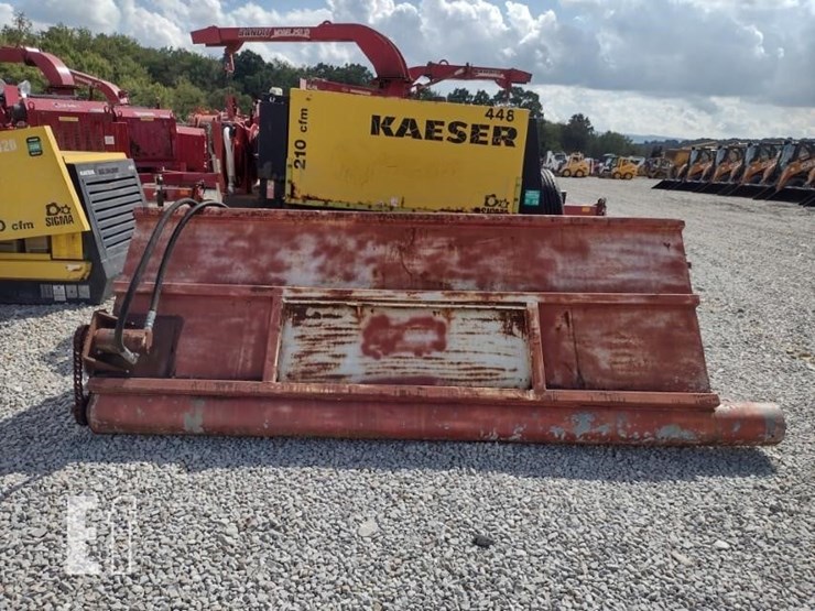 skid-loader-auger-bucket-image-4