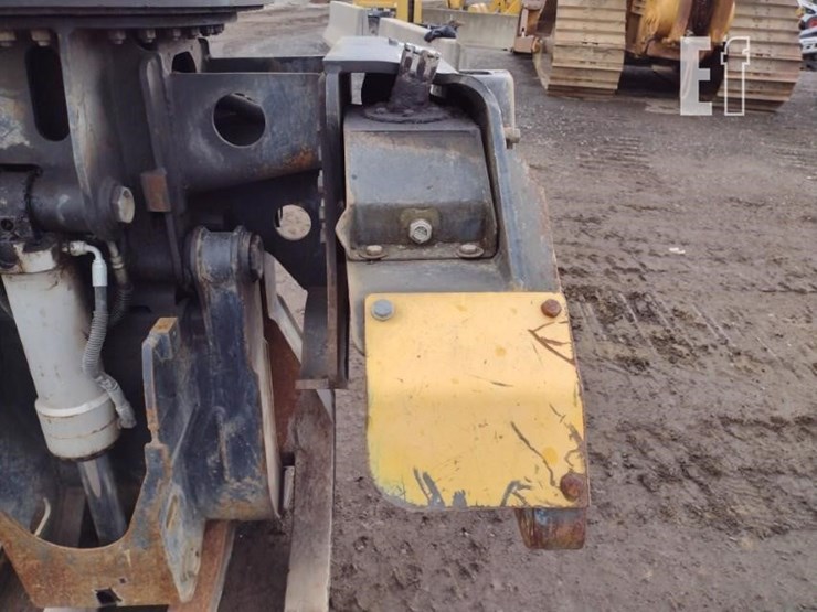 komatsu-pc220-lc-8-image-25