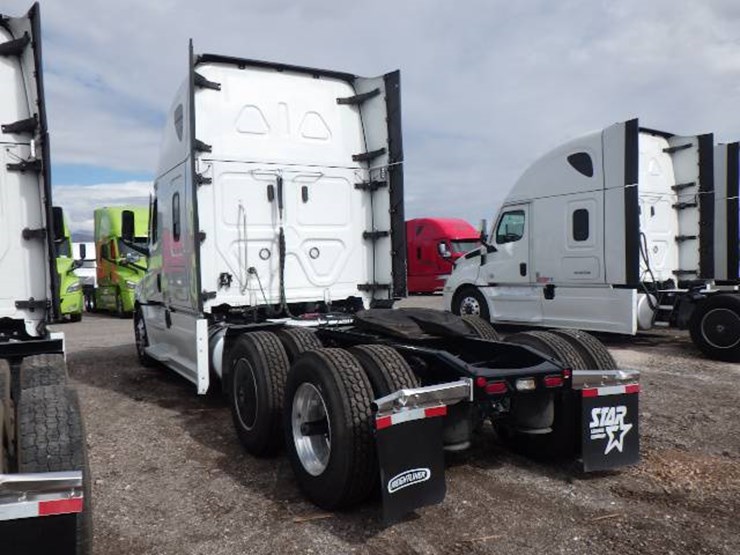 2024-freightliner-cascadia-126-image-9