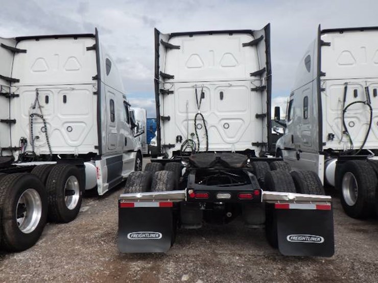 2024-freightliner-cascadia-126-image-6