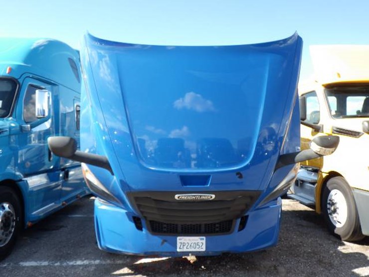 2019-freightliner-cascadia-126-image-12