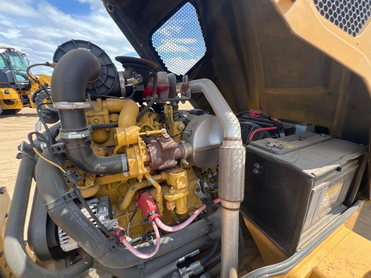 2021-caterpillar-cb2.7-image-14
