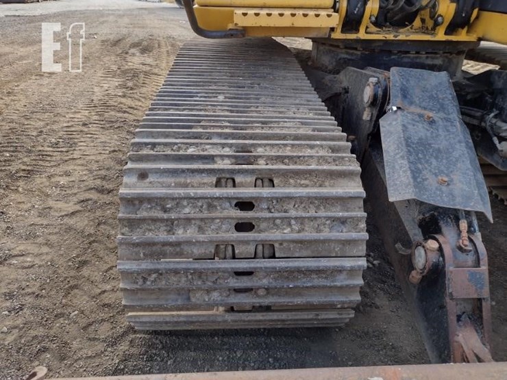 2010-deere-120d-image-44