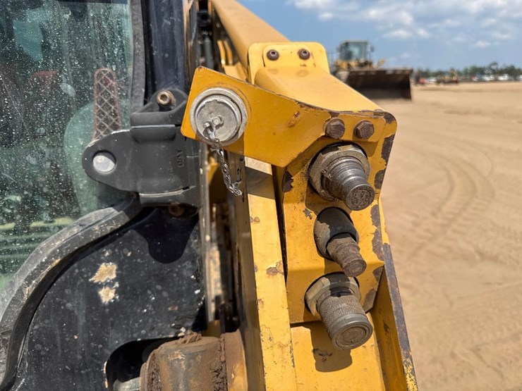 2016-caterpillar-249d-image-21