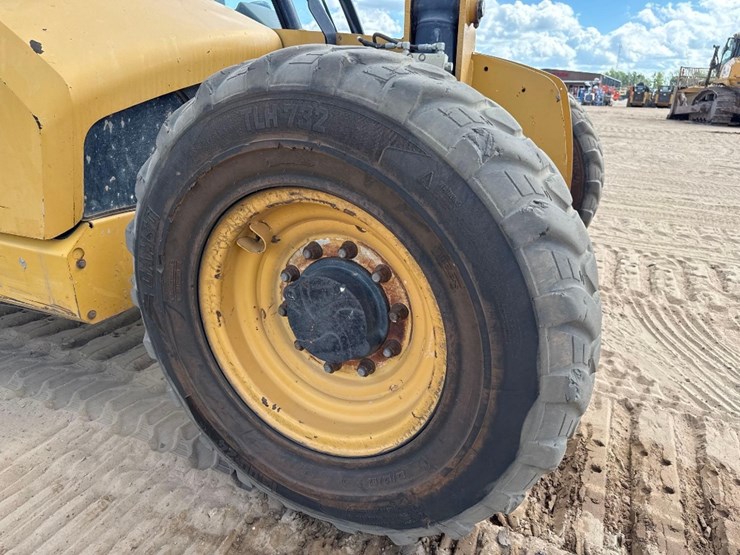 2016-caterpillar-tl642d-image-11