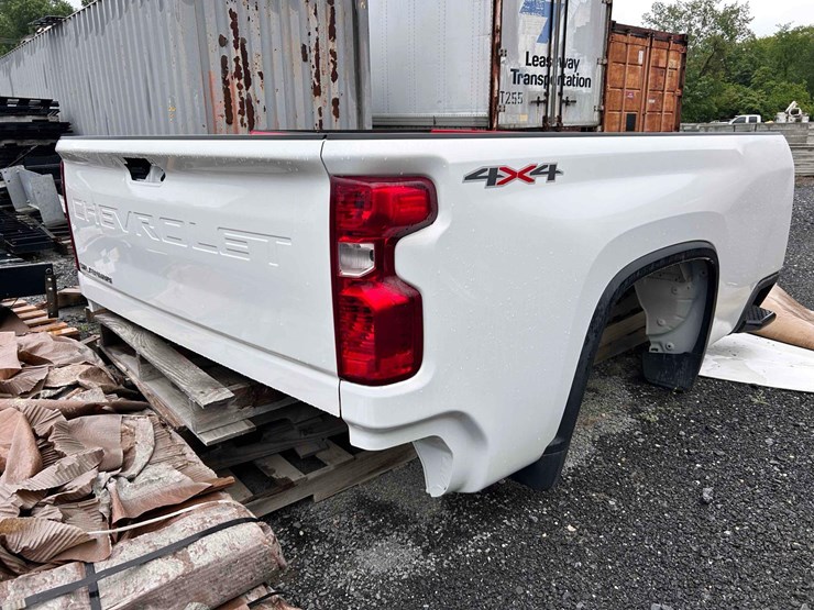 chevy-silverado-white-truck-bed-image-1