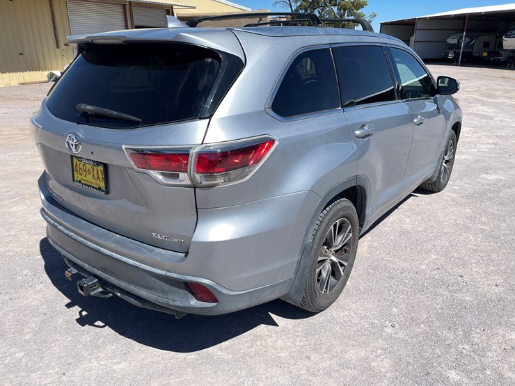 2016-toyota-highlander-image-8