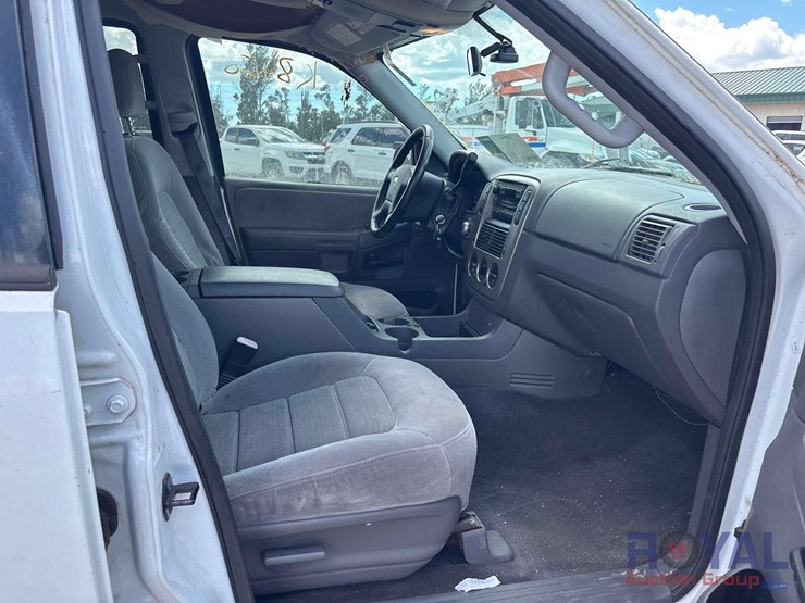 2005-ford-explorer-image-23