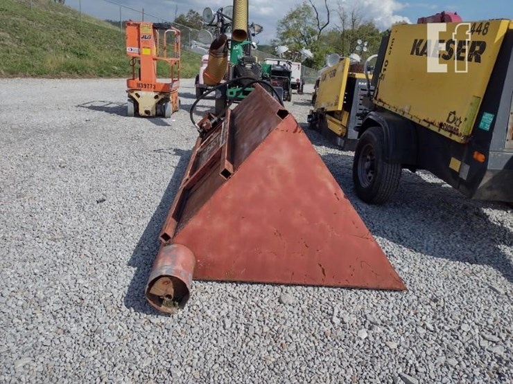 skid-loader-auger-bucket-image-2