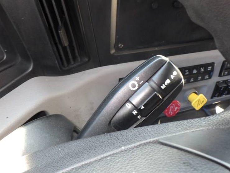 2020-freightliner-cascadia-126-image-12