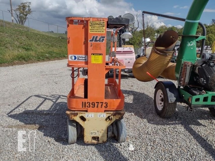 2010-jlg-1230es-image-8