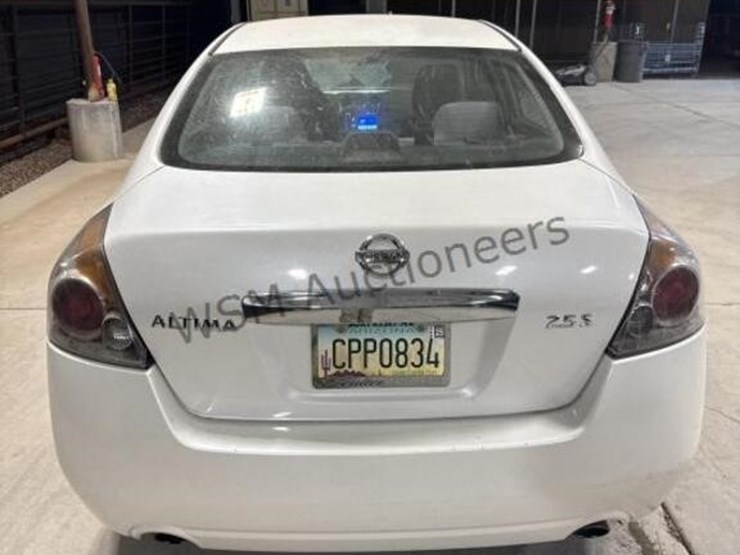 2012-nissan-altima-sdn-image-7