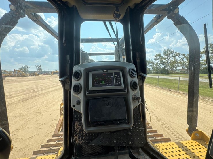 caterpillar-d6t-xl-image-25