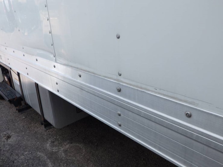 2015-hino-268a-image-15