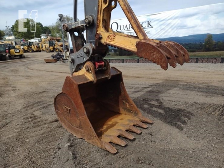 2011-deere-225d-lc-image-16