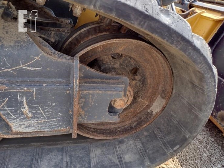 2022-deere-333g-image-32
