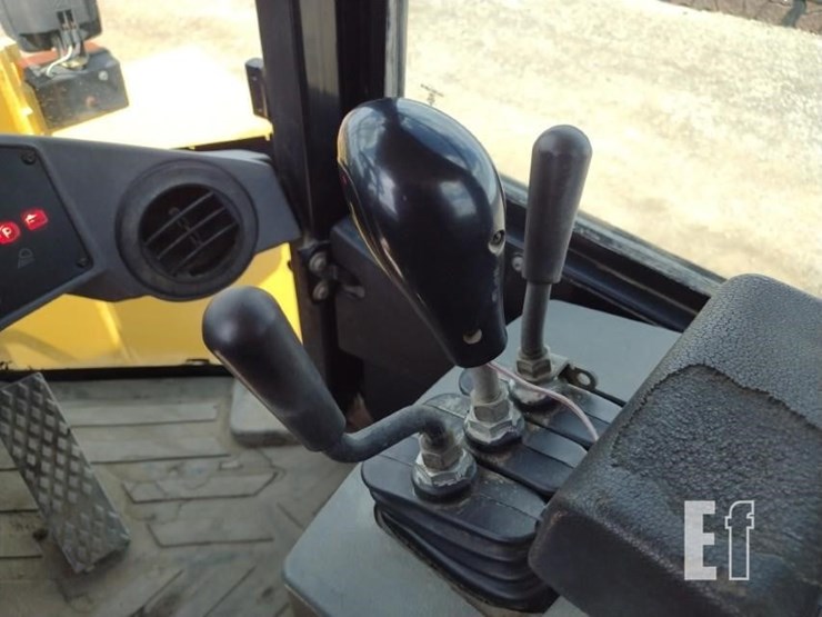 2002-caterpillar-938g-image-11