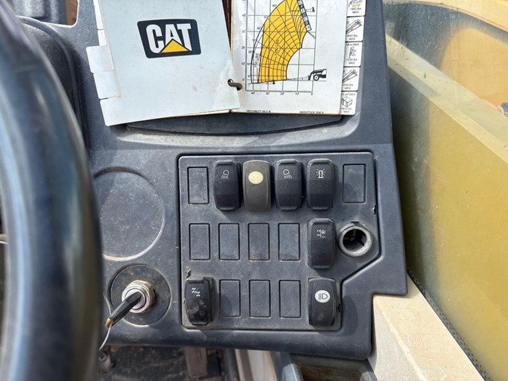 2016-caterpillar-tl642d-image-26
