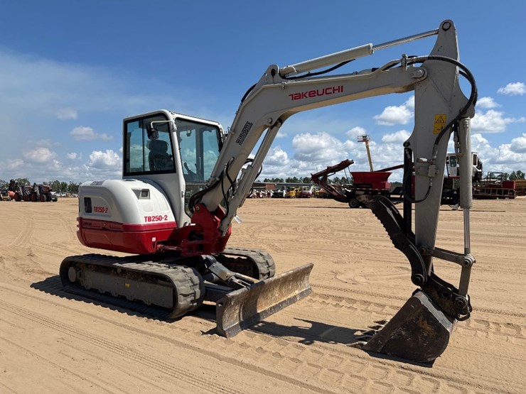 takeuchi-tb250-2-image-4