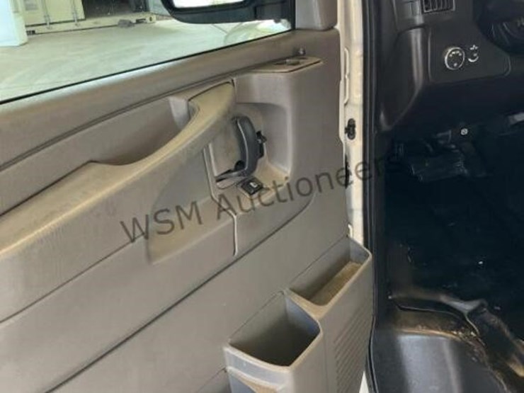 2014-chevrolet-express-3500-image-24