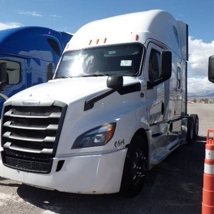 2020 FREIGHTLINER CASCADIA 126